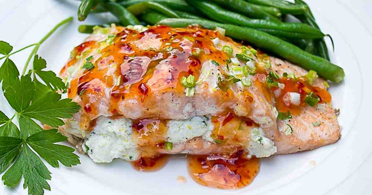 Salmon fillet stuffed with seafood